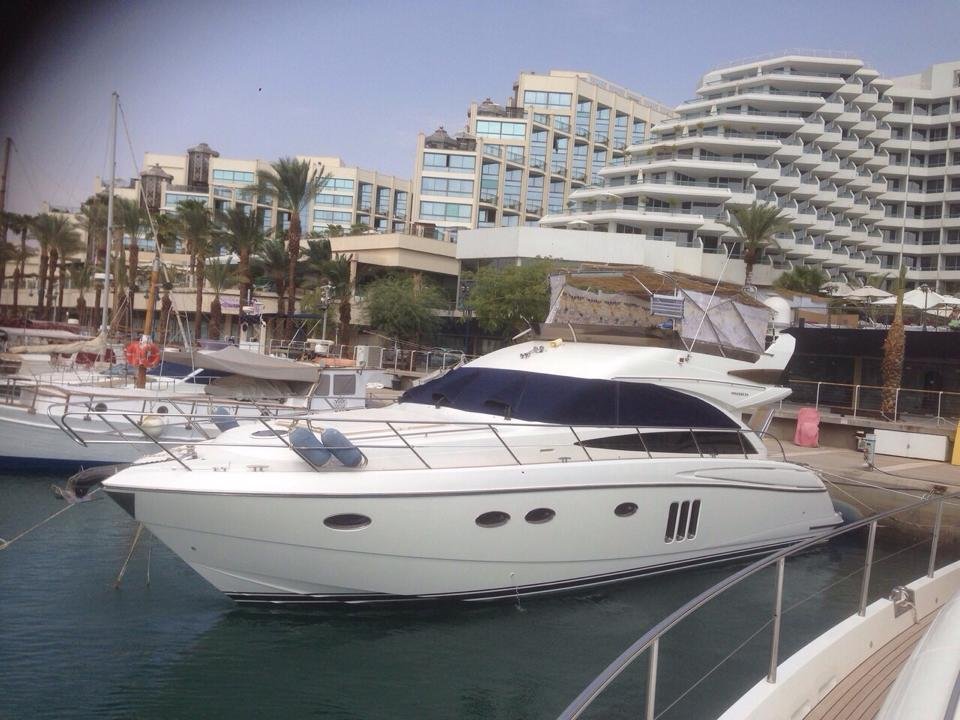 יאכטות דניאל | הפלגות פרטיות במפרץ אילת ביאכטות מנועיות מפוארות